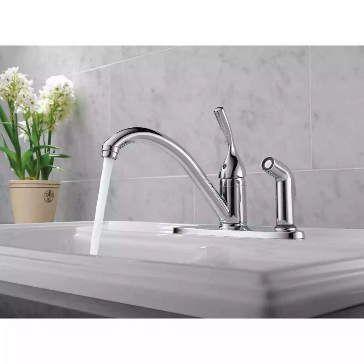 Delta Classic Series Single Handle Lever Kitchen Faucet With Side Spray, Chrome - Image 2